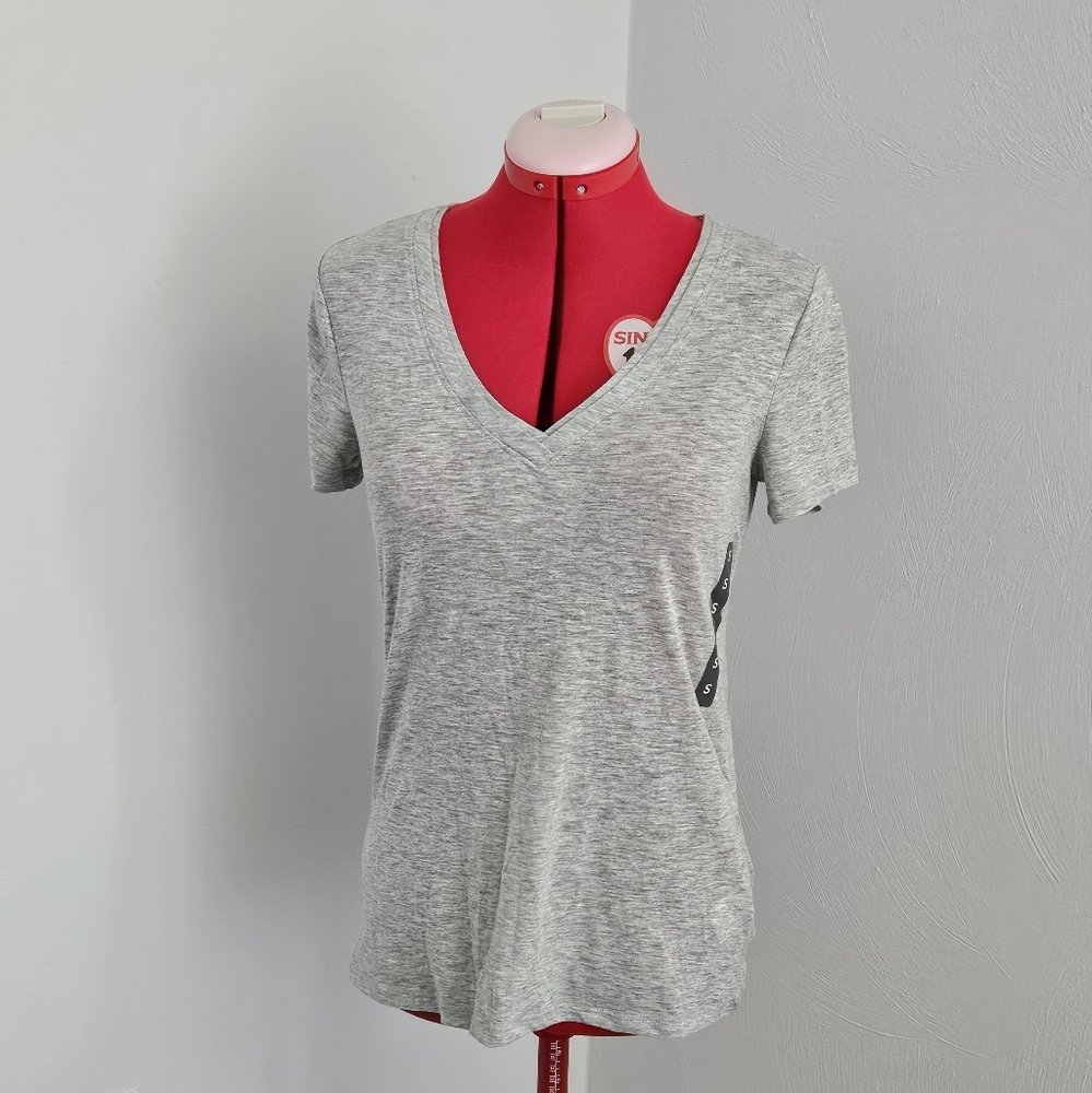 NWT heather gray covington tshirt